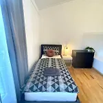 Geraeumiges In *