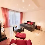 Geraeumiges In Apartamento