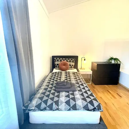 Geraeumiges In *